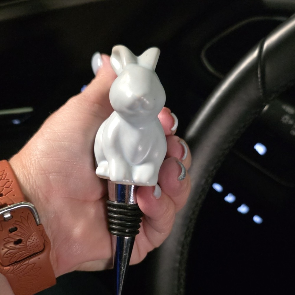 Stoneware wine bottle stopper, Threshold, Bunny Rabbit design - Picture 3 of 3